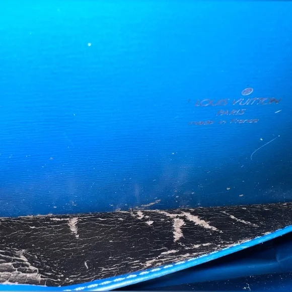 Louis Vuitton Epi Capucines Handbag - Picture 9 of 12